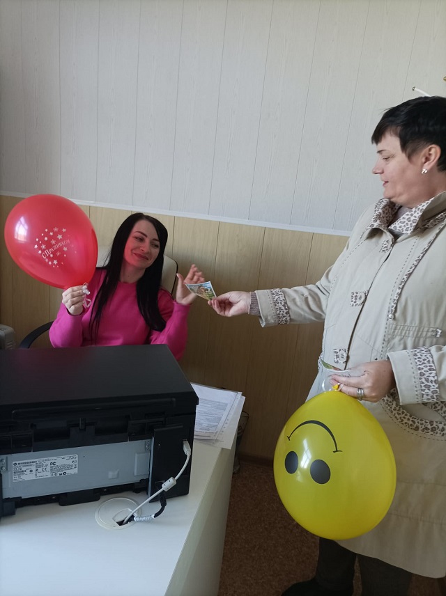 Накануне дня сельских женщин 14 октября, сотрудники Дома культуры «Победа» поздравили жительниц Среднечубуркского сельского поселения с праздником